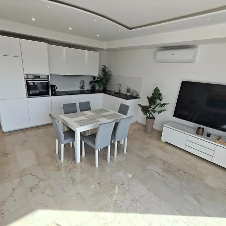 Seafront On Spinola Bay Adult Couples Only Aged 30 Apartamento